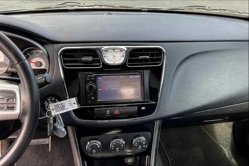 2013 Chrysler 200 Touring