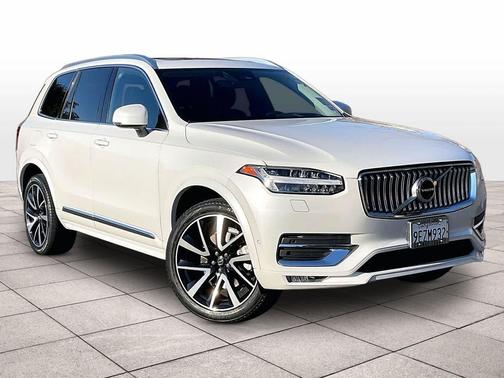 2023 Volvo XC90 B5 Plus
