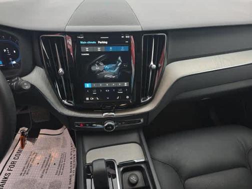 2025 Volvo XC60 B5 Plus