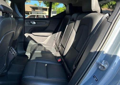 2023 Volvo XC40 B5 Plus Dark Theme