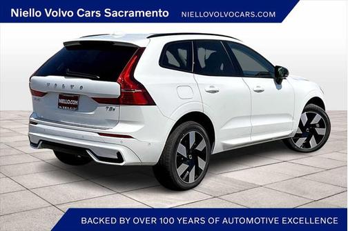 2025 Volvo XC60 Plug-In Hybrid T8 Plus
