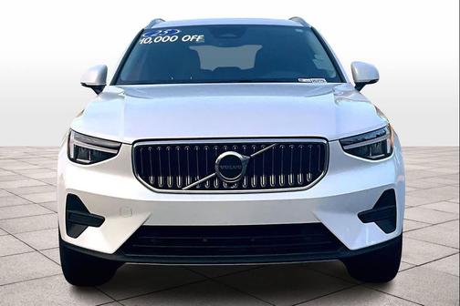 2025 Volvo XC40 B5 Core Bright Theme