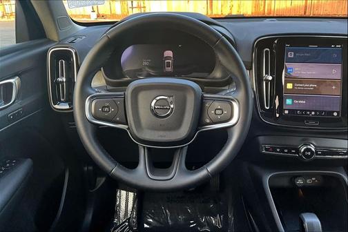 2025 Volvo XC40 B5 Core Bright Theme