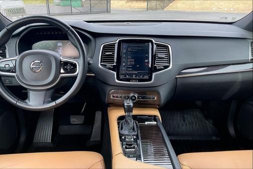 2018 Volvo XC90 T6 Momentum