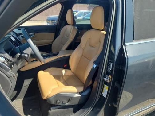 2022 Volvo XC90 T6 Inscription