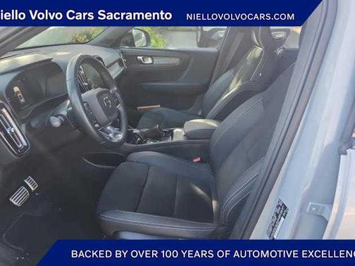 2022 Volvo XC40 Recharge Pure Electric P8 Twin Plus