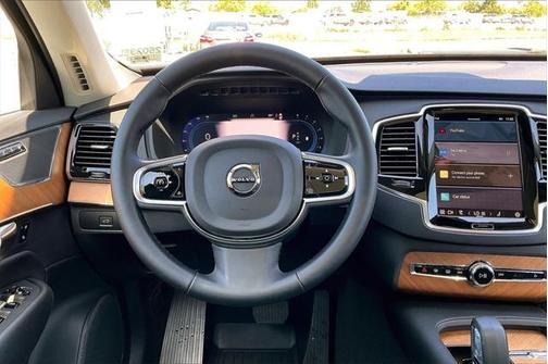 2025 Volvo XC90 B6 Plus 7-Seater