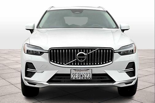 2023 Volvo XC60 Recharge Plug-In Hybrid T8 Ultimate Bright Theme