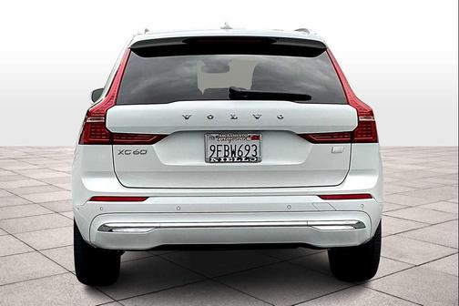 2023 Volvo XC60 Recharge Plug-In Hybrid T8 Ultimate Bright Theme