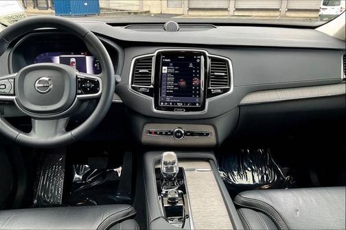 2023 Volvo XC90 Recharge Plug-In Hybrid T8 Ultimate Dark Theme 7-Seater