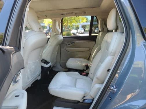 2022 Volvo XC90 T6 Inscription