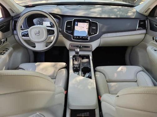 2022 Volvo XC90 T6 Inscription