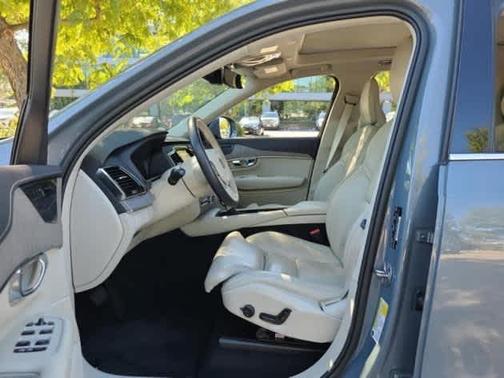 2022 Volvo XC90 T6 Inscription