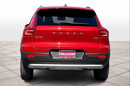 2024 Volvo XC40 B5 Plus Bright Theme