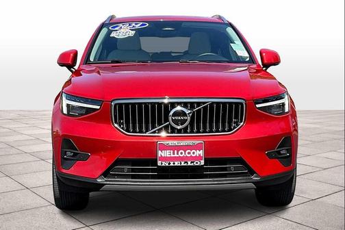 2024 Volvo XC40 B5 Plus Bright Theme
