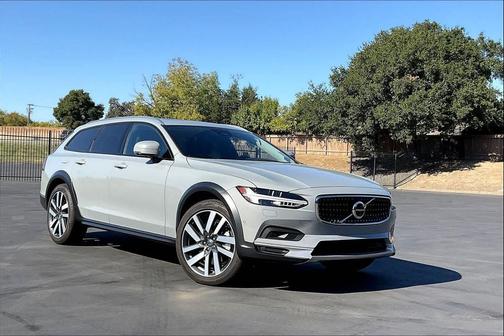 2025 Volvo V90 Cross Country B6 Plus