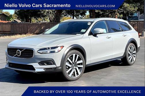 2025 Volvo V90 Cross Country B6 Plus