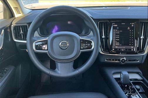 2025 Volvo V90 Cross Country B6 Plus