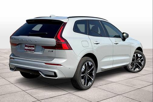 2026 Volvo XC60 B5 Plus