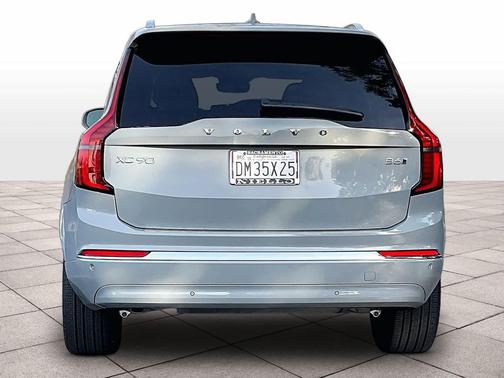 2025 Volvo XC90 B6 Core