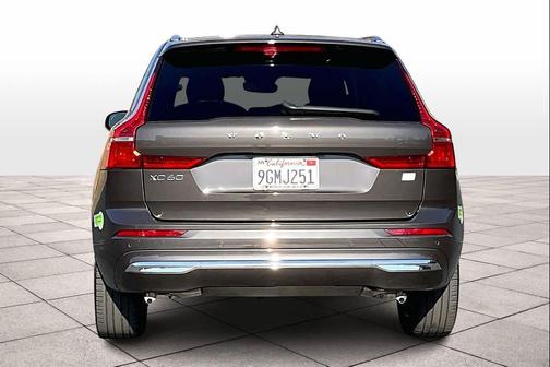 2023 Volvo XC60 Recharge Plug-In Hybrid T8 Plus Bright Theme