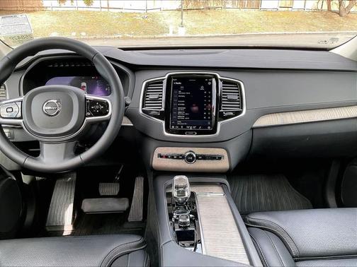 2023 Volvo XC90 Recharge Plug-In Hybrid T8 Ultimate Bright Theme 7-Seater