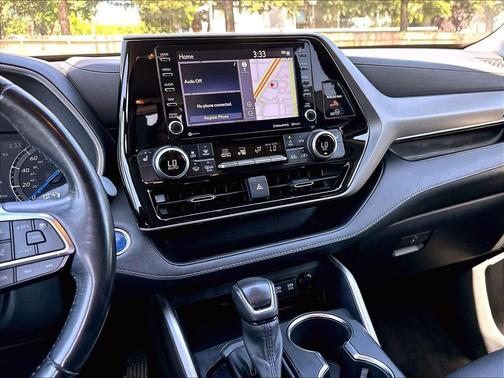 Moon Dust 2020 Toyota Highlander Hybrid XLE