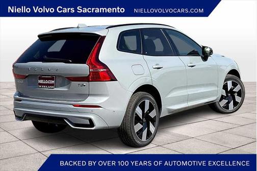 2025 Volvo XC60 Plug-In Hybrid T8 Plus