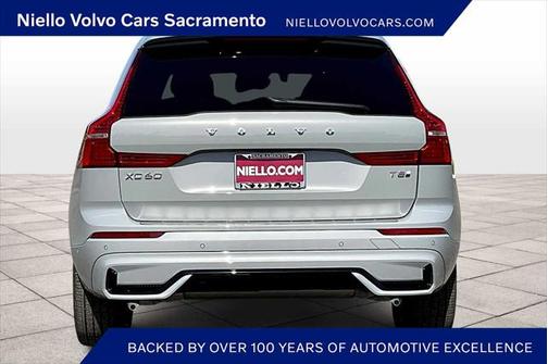 2025 Volvo XC60 Plug-In Hybrid T8 Plus