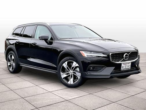 2025 Volvo V60 Cross Country Plus, B5 AWD Gas (mild hybrid)
