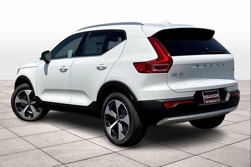2025 Volvo XC40 B5 Plus Bright Theme