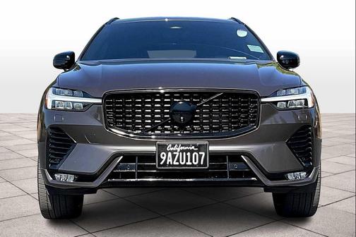 2022 Volvo XC60 B6 R-Design