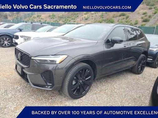 2022 Volvo XC60 B6 R-Design