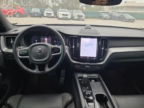 2022 Volvo XC60 B6 R-Design