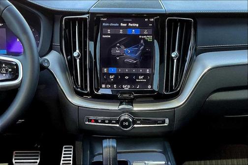 2022 Volvo XC60 B6 R-Design