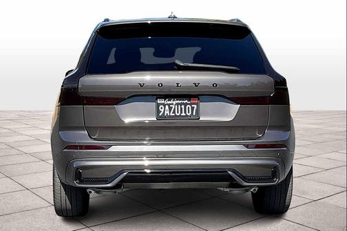 2022 Volvo XC60 B6 R-Design