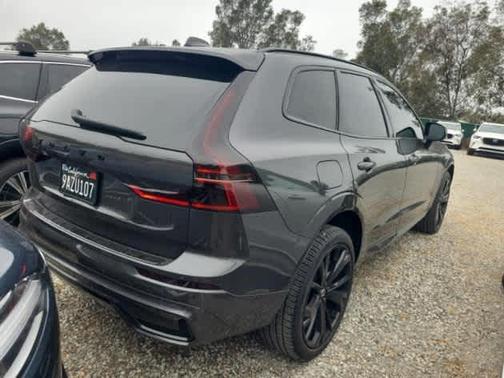 2022 Volvo XC60 B6 R-Design