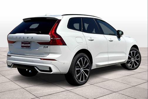 2025 Volvo XC60 B5 Plus