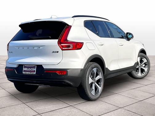 Crystal White 2026 Volvo XC40 Plus, B5 AWD Gas (mild hybrid), Dark