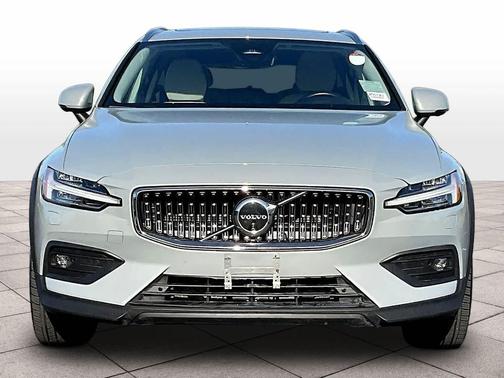 2024 Volvo V60 Cross Country B5 Plus