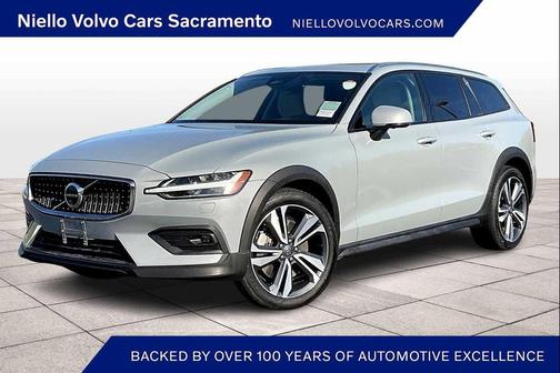 2024 Volvo V60 Cross Country B5 Plus