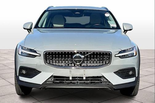 2024 Volvo V60 Cross Country B5 Plus