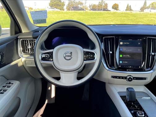 2024 Volvo V60 Cross Country B5 Plus