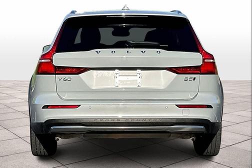 2024 Volvo V60 Cross Country B5 Plus