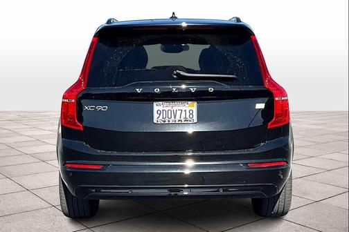 2023 Volvo XC90 Recharge Plug-In Hybrid T8 Plus Dark Theme 7-Seater