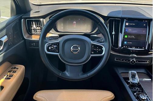 2022 Volvo XC60 B5 Inscription