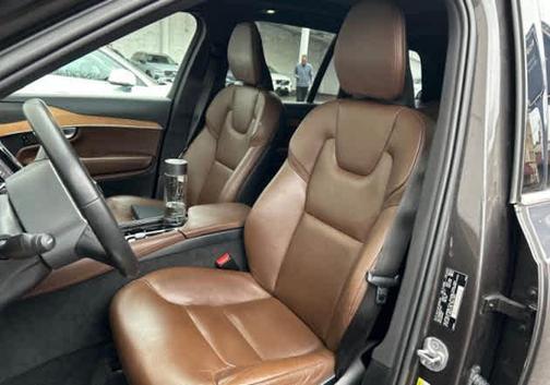 2023 Volvo XC90 Recharge Plug-In Hybrid T8 Plus Bright Theme 7-Seater