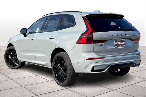 2026 Volvo XC60 B5 Ultra Black Edition