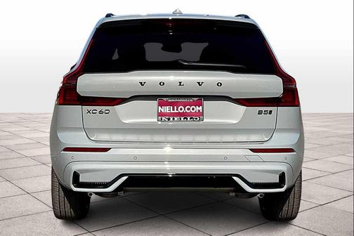 2026 Volvo XC60 B5 Ultra Black Edition