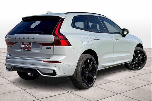 2026 Volvo XC60 B5 Ultra Black Edition